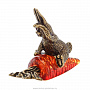 Бронзовая статуэтка с янтарем "Кролик на морковке", фотография 4. Интернет-магазин ЛАВКА ПОДАРКОВ