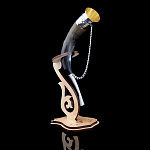 0064868 Рог для вина с чеканкой 22см на подставке(светлая) малый Рог Быка, дерево, лак