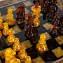 Шахматный ларец с инкрустацией и фигурами из янтаря 50х50 см, фотография 5. Интернет-магазин ЛАВКА ПОДАРКОВ