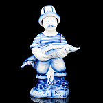 7436/зол Гжель Штоф "Рыбак" кобальт в золоте 28*19см  ок. 500ml