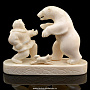 Скульптура из кости "Охотник с медведем", фотография 1. Интернет-магазин ЛАВКА ПОДАРКОВ