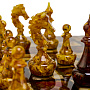 Шахматы с инкрустацией и фигурами из янтаря 30х30 см, фотография 7. Интернет-магазин ЛАВКА ПОДАРКОВ