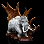 /И354 Изделия из кости Скульптура"Исполин" Кость кита, рог лося, дерево