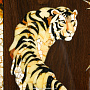 Панно янтарное "Крадущийся тигр" 45х65 см, фотография 5. Интернет-магазин ЛАВКА ПОДАРКОВ