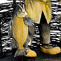 Резьба по дереву. Скульптура "Рыбак с уловом", фотография 10. Интернет-магазин ЛАВКА ПОДАРКОВ