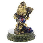 0024613/ФР Нат.камень Скульптура "Гном " на подставке Змеевик 