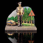 10798 Бронза Скульптура "Работник ДПС"Змеевик, Доломит, (4.162) 