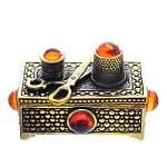 0047627/1875 Сувенир Сундук Швейный набор под иголки Сувенир (коньячный)