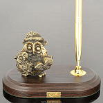 0139210/ручка Бронза Скульптура "Сова-воспитатель" подст.дерево