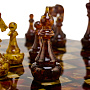 Шахматы с инкрустацией и фигурами из янтаря 30х30 см, фотография 10. Интернет-магазин ЛАВКА ПОДАРКОВ