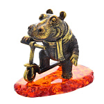 0045440/1653 Сувенир Бегемот на самокате Сувенир (белый)