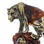 Скульптура из янтаря "Тигр на скале", фотография 2. Интернет-магазин ЛАВКА ПОДАРКОВ
