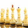 Шахматы из мореного дуба с инкрустацией и фигурами из янтаря, фотография 3. Интернет-магазин ЛАВКА ПОДАРКОВ