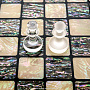 Шахматный ларец с натуральным перламутром и фигурами из хрусталя, фотография 11. Интернет-магазин ЛАВКА ПОДАРКОВ