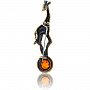 Брошь с янтарем "Жирафик на шаре" (коньячный), фотография 2. Интернет-магазин ЛАВКА ПОДАРКОВ