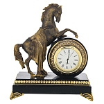 Лошадь Символ 2026 года. Часы настольные "Конь с попоной"