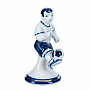 Статуэтка "Футболист". Гжель в золоте, фотография 1. Интернет-магазин ЛАВКА ПОДАРКОВ