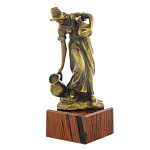 0054603 Обсидиан Бронза Скульптура "Девушка с кувшином"