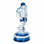 Статуэтка "Футболист". Гжель, фотография 1. Интернет-магазин ЛАВКА ПОДАРКОВ