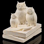 Скульптура из кости "Семейство сов"