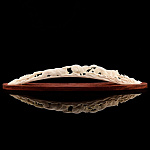  Клык моржа Скульптура "БЕГУЩИЕ ВОЛКИ" подставка-красное дерево