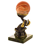 0034522/ФР Нат.камень Скульптура "Слон с шаром" Яшма  Бронза Змеевик  