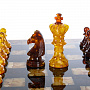 Шахматный ларец с инкрустацией и фигурами из янтаря 50х50 см, фотография 3. Интернет-магазин ЛАВКА ПОДАРКОВ