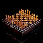 Шахматный ларец с янтарными фигурами