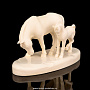 Скульптура из кости "Лошади на лугу", фотография 2. Интернет-магазин ЛАВКА ПОДАРКОВ