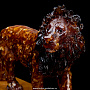 Скульптура из янтаря "Лев", фотография 3. Интернет-магазин ЛАВКА ПОДАРКОВ
