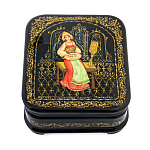 0061486-8*7см  Лаковая миниатюра Палех ШКАТУЛКА "ВЫШИВАЛЬЩИЦА" Куманева