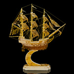 Скульптура из натурального янтаря "Корабль"