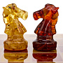 Шахматы с инкрустацией и фигурами из янтаря 28х28 см, фотография 4. Интернет-магазин ЛАВКА ПОДАРКОВ
