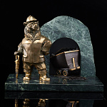 12268 Бронза Композиция "Медведь - шахтёр" Змеевик (4.109)