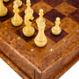 Шахматный ларец из березового капа с янтарными фигурами 42х42 см, фотография 3. Интернет-магазин ЛАВКА ПОДАРКОВ