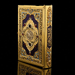 Религиозная книга "Коран" на арабском языке. Златоуст