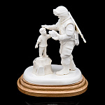 Скульптура из кости "Солдат"