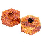 0050670/d=13-14см Янтарь Шкатулка  шестигранная с цветком