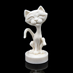 Скульптура из кости "Хитрый кот"