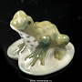Статуэтка фарфорвая "Лягушонок". ИФЗ, фотография 1. Интернет-магазин ЛАВКА ПОДАРКОВ