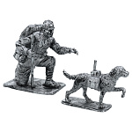 200804-тонир Ол.миниатюра Серия ВОВ Боец-вожатый РККА с собакой, арт.36