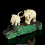 Скульптура из кости "Два Мамонта". Бивень мамонта, уваровит, фотография 2. Интернет-магазин ЛАВКА ПОДАРКОВ
