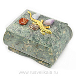 0012917/2170 Нат.камень Шкатулка с п/др камнями и ящерицей змеевик 