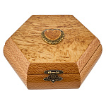 Шкатулка шестигранная из карельской березы