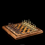 Шахматы деревянные с фигурами из янтаря