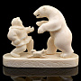 Скульптура из кости "Охотник с медведем", фотография 1. Интернет-магазин ЛАВКА ПОДАРКОВ