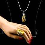 0025393 Серебро 925 КОМПЛЕКТ "Янтарная роса" кольцо8,37-р-р18,5; подвеска 4,92