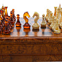 Шахматный ларец из капа с фигурами из янтаря 38х38 см, фотография 5. Интернет-магазин ЛАВКА ПОДАРКОВ