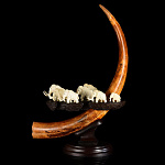 /И-290 Бивень мамонта Скульптура "Ледниковый период 3"Дерево венге.