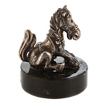 26127-39,6 Серебро 925*  Статуэтка "ЛОШАДКА" бантик  позолоченный, на подставке Змеевик 39,6